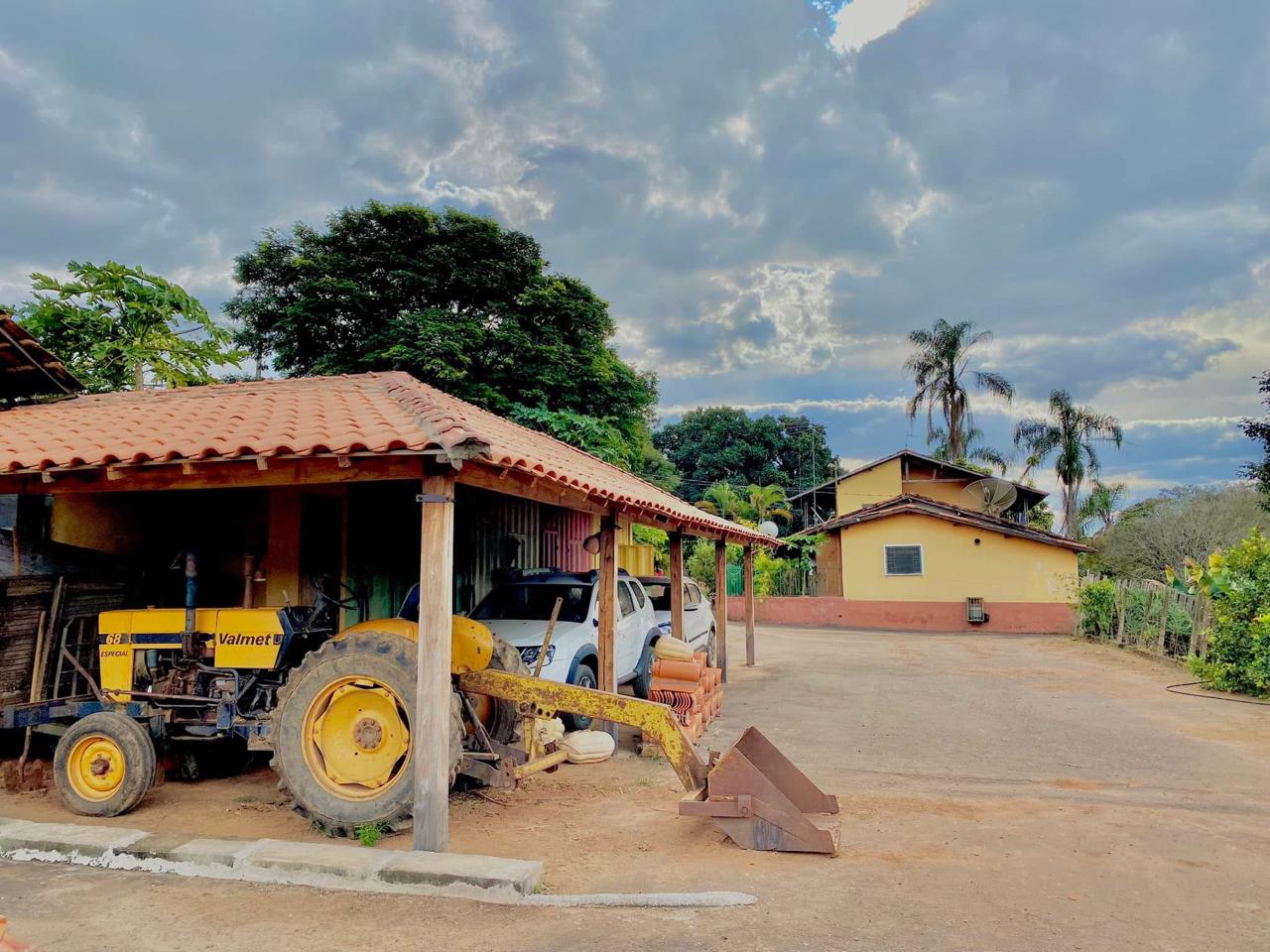 😃 DISPONÍVEL: SÍTIO COM 27 HECTARES LOCALIZADO A 900 METROS DA RODOVIA ENTRE VARGINHA E TRÊS CORAÇÕES. ENTREGA-SE COM "PORTEIRA FECHADA"!!